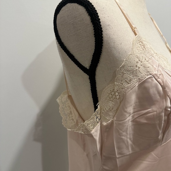 VTG full nude lace trim  slip adjustable straps SZ L/XL EUC champagne colour - Picture 3 of 8